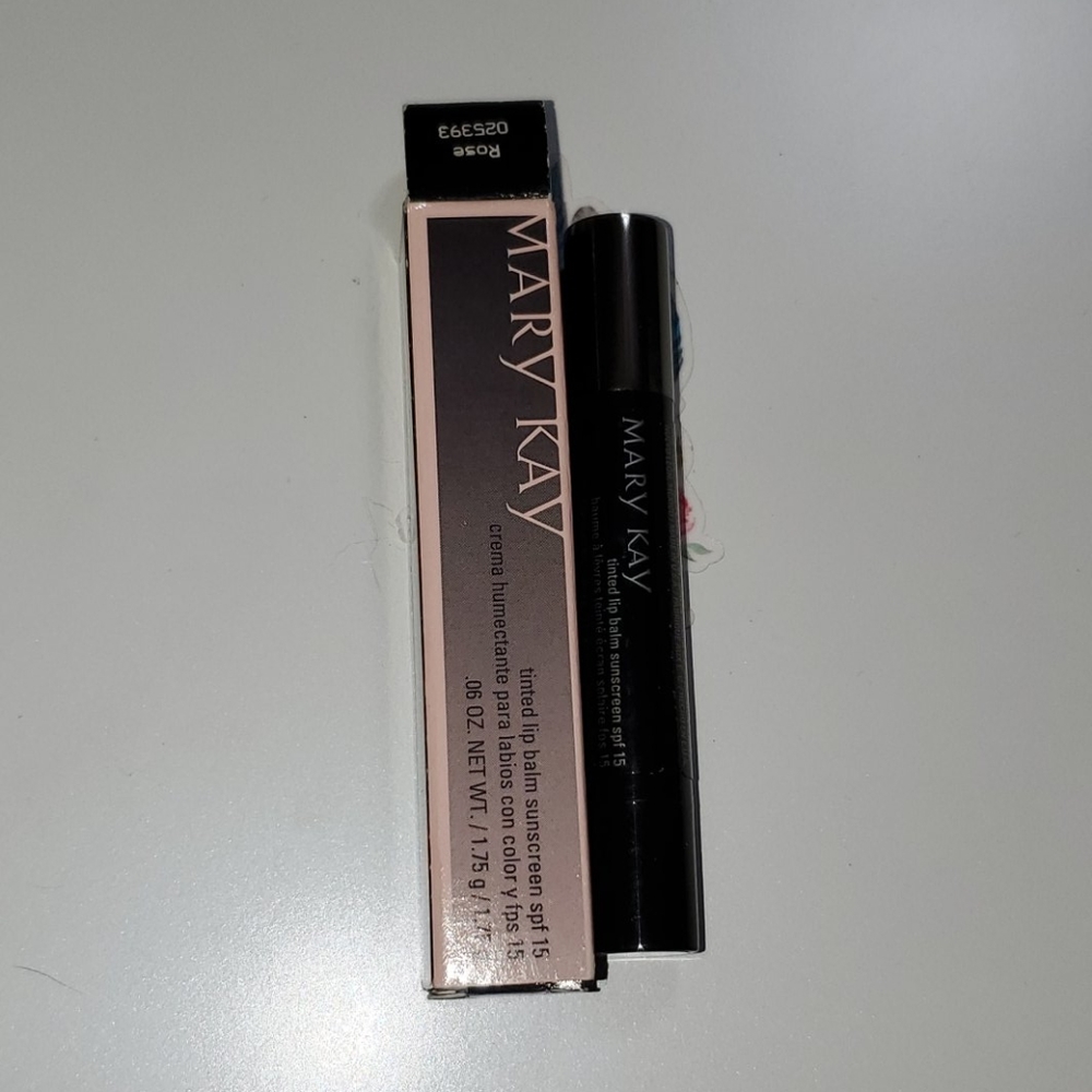 Mary Kay Tinted lip balm with sunscreen spf 15